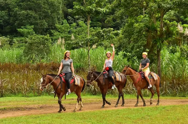 ATV-Fahren in Jaco: Flüsse, Schlamm & Bergblicke