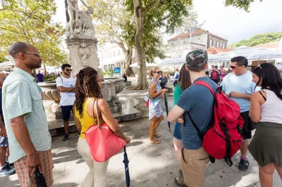 Descubre dubrovnik y sus icónicos escenarios de juego de tronos en un tour de día completo por lokrum, monte srđ y más. incluye guía local, fotos en el trono de hierro y regreso al hotel.