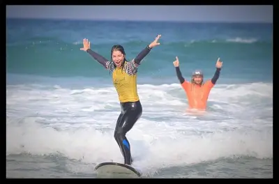Lección grupal de surf para principiantes en JBay, 2 horas