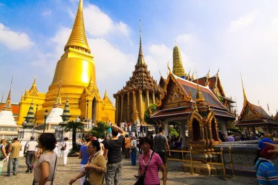 Bangkok erleben: tempel, blumenmarkt & flusskanäle an einem tag. inkl. hoteltransfer, privatem guide und mittagessen für entspanntes sightseeing.