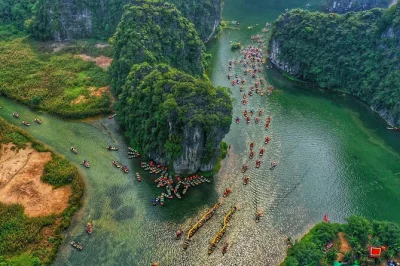 Descubre ninh binh: sube a hang mua, pedalea entre arrozales en tam coc y navega por las cuevas de trang an en una excursión privada desde hanoi con almuerzo incluido.