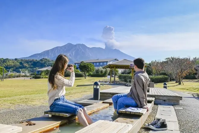 Medio día en Sakurajima: Vistas al volcán y experiencia en cerámica