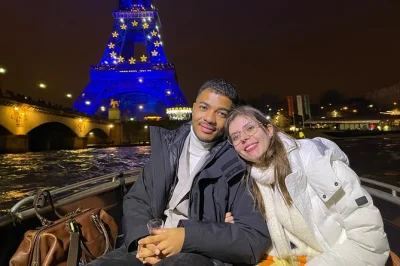 Parigi, torre eiffel, notre-dame: vivi la città dall’acqua con una crociera sulla senna per piccoli gruppi o privata. guida locale, acqua inclusa, barca coperta.