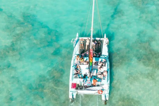 Catamaran à Dakhla : Voile dans la baie et visite de Dragon Island