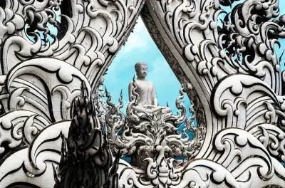 Chiang Rai Tempel-Tour ab Chiang Mai: Weißer, Blauer & Roter Tempel