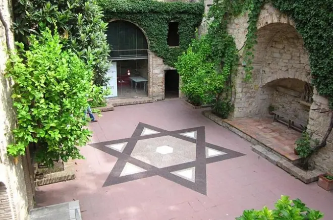 Girona Medieval Tour: Cathedral, Arab Baths & Jewish Quarter