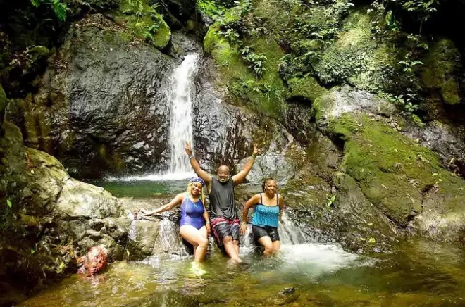 Passeio de quadriciclo em Jaco: Cachoeiras e trilhas na selva