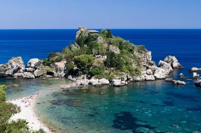 Vivi la brezza siciliana con un tour in barca tra taormina e giardini naxos: esplora grotte marine, nuota a isola bella e gusta prosecco con dolcetti alle mandorle. incluso il transfer.