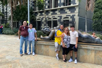 Erlebe medellins flair bei einer stadttour mit botero plaza, tropischer fruchtverkostung und einer fahrt mit der metrocable. inkl. hoteltransfer und privatem guide.