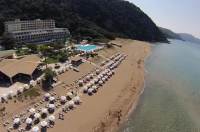Corfu: Dia relaxante na praia de Glyfada com traslado