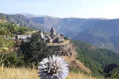 Entdecken sie den süden armeniens auf einer privaten 2-tage-tour. besuchen sie khor virap, die areni-weinkellerei, noravank, den shaki-wasserfall, das kloster tatev und mehr. transport inklusive.