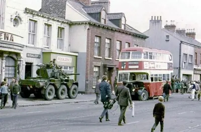 Falls Road Belfast Black Taxi Tour: The Troubles History