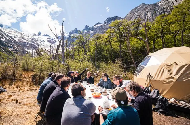 Laguna Esmeralda 10 km trek y almuerzo gourmet en refugio de montaña