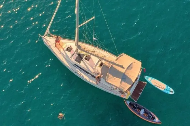 Tour privado de vela en Portimão: Nada en Ponta de Arens