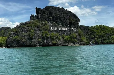 Langkawi in ATV: Cascata nella giungla e crociera tra i mangrovieti