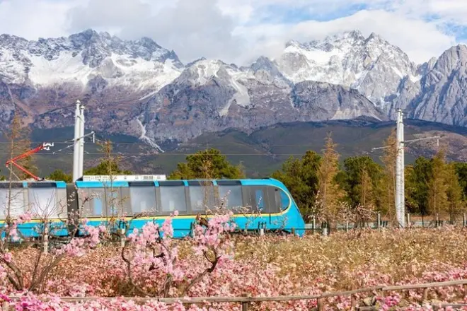 Jade Dragon Snow Mountain: Glaciar, pradera y espectáculo