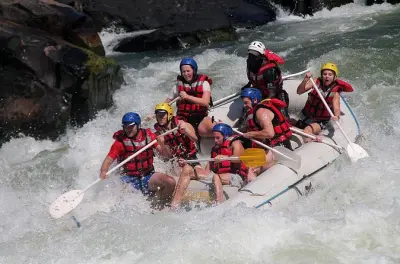 Rafting en aguas bravas en las cataratas Victoria: Rápidos grado 5