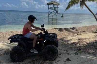 Guida in ATV a Roatán: Sentieri nella giungla e spiaggia di West Bay