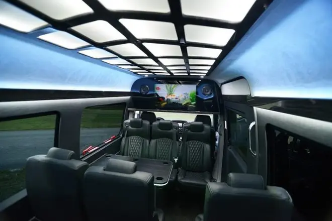 Miami Luxus-Partybus: Mercedes Sprinter für Gruppen