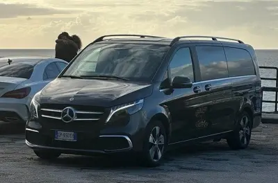 Traslado privado Positano - aeropuerto Nápoles en Mercedes o minivan