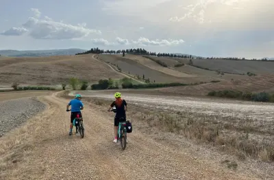 Tuscany Electric Bike Tour in Terricciola: Wine & Village Stops