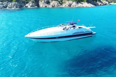 Yacht privé à Saint-Tropez avec Pershing 40 et Cap Taillat