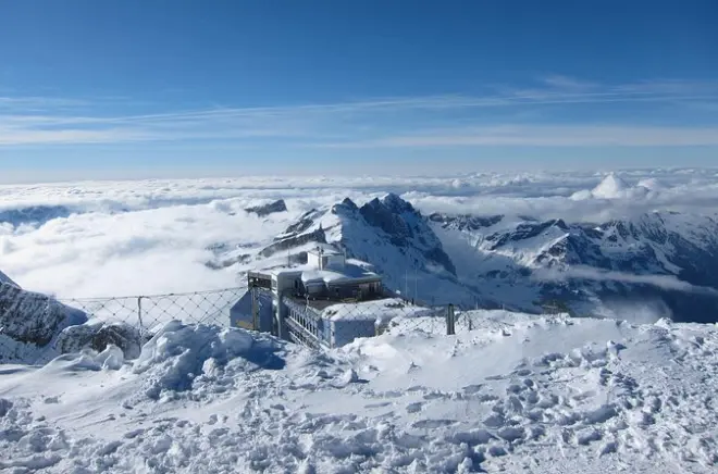 Mont Titlis et Lucerne : Grotte de glace et pont suspendu