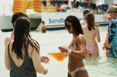 Explore os manguezais de key west de caiaque, veja a vida selvagem no florida marine sanctuary e relaxe numa areia exclusiva com almoço e bebidas incluídas.