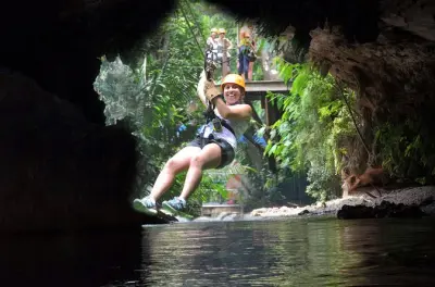 Höhlen-Tubing und Ziplining ab San Pedro: Private Tour mit Guide