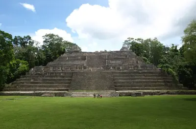 Sito Maya di Caracol da San Ignacio: Sali sulla piramide