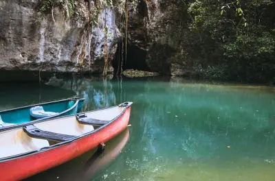 Canoeo en cueva Barton Creek, San Ignacio: Explora canal maya antiguo