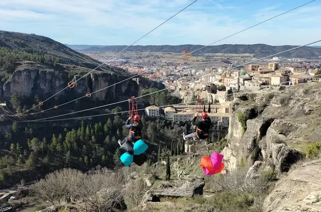 Ziplining in Cuenca: Europas längste städtische Doppelseilrutsche