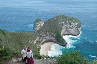 Réservez une excursion d’une journée à nusa penida depuis bali. visitez kelingking beach, broken beach, angel’s billabong et crystal bay. bateau rapide, déjeuner et prise en charge à l’hôt