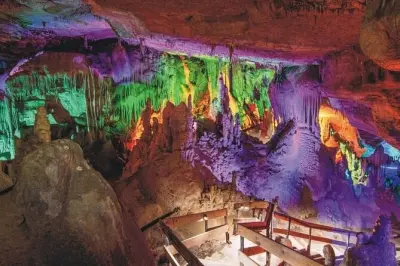 Raccoon Mountain Caverns: Crystal Palace Rundgang