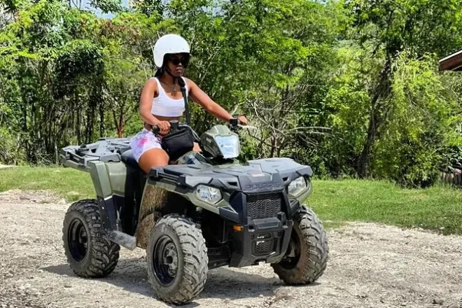 Balade en quad à Ocho Rios : Aventure privée en Jamaïque