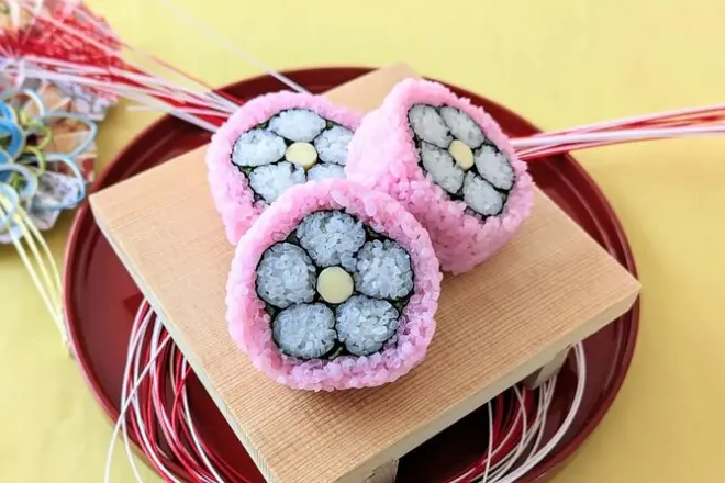 Sapporo sushi class: Learn decorative rolls with Yuki