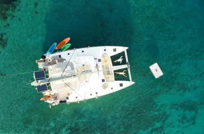 Snorkel en la isla Día desde Heraklion: Catamarán con almuerzo