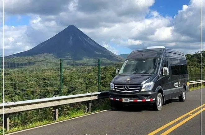 Transfert privé en van climatisé de Playa Flamingo à La Fortuna