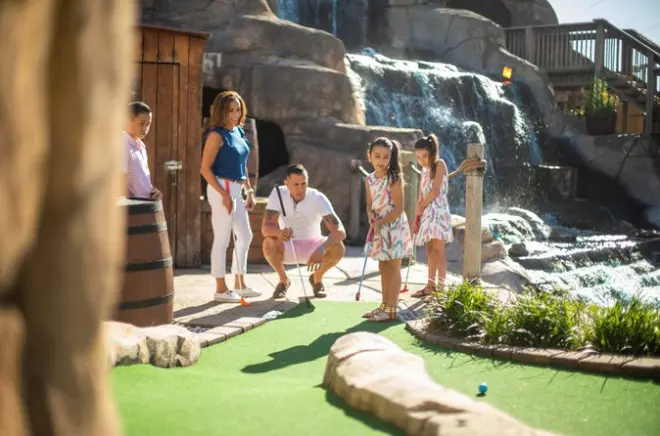 Lost Treasure Golf combo: Mini golf e labirinto a Lancaster