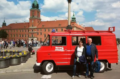 Tour privado em Varsóvia de minibus retrô: Seu roteiro no seu ritmo