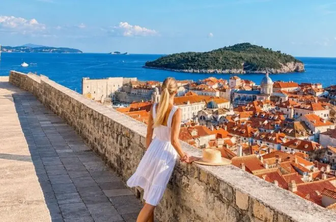 Korcula to Dubrovnik Private Transfer: Wine & Platters