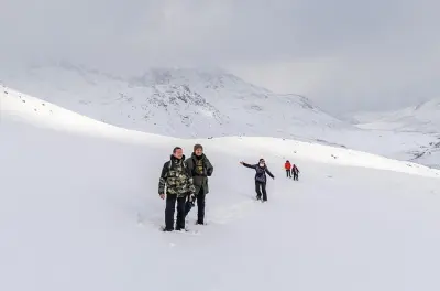 Caminhada e snowshoeing em Tromsø: Vistas da ilha Kvaløya
