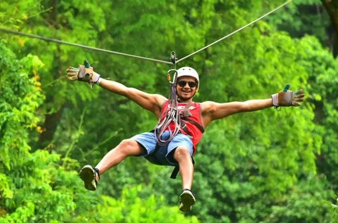 Zipline e ATV a Jacó: 12 cavi e sentieri nella giungla