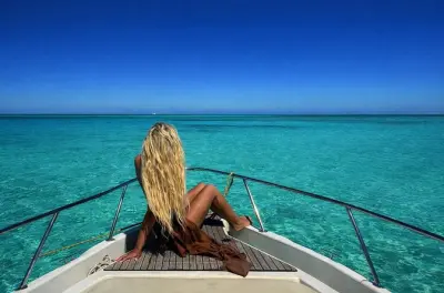 Lancha rápida privada a la isla Tiran: Elige la duración
