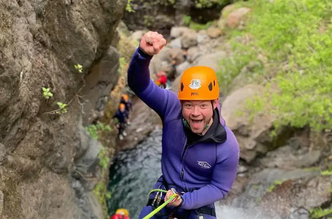 Canyoning niveau 2 à Madère : Rappels, sauts et toboggans