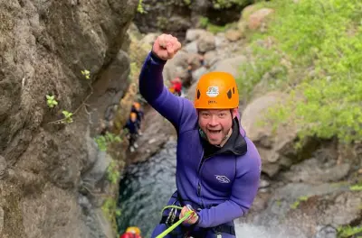 Canyoning nível 2 na Madeira: Rapel, saltos e escorregadas