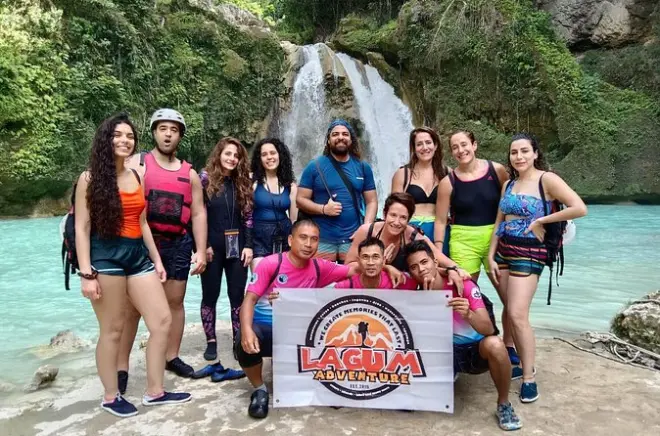 Nage avec requins-baleines et canyoneering aux chutes Kawasan à Cebu