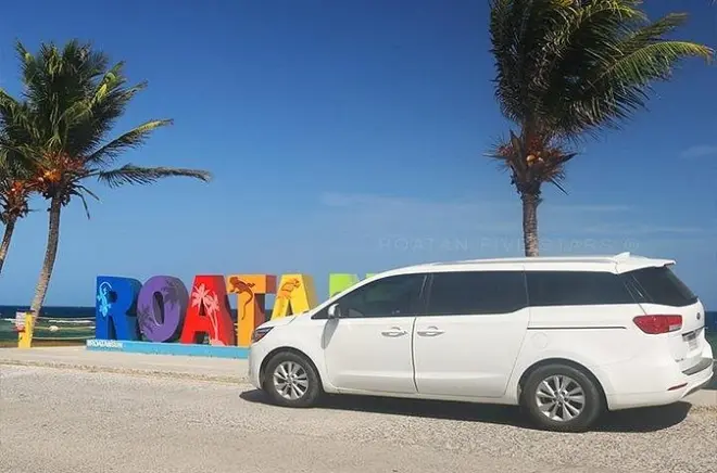 Roatan Private Minivan Tour: Chocolate Factory & Local Shopping