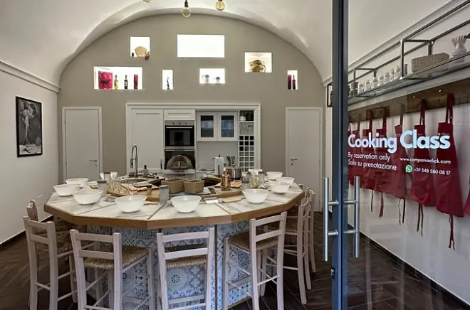 Aula de massa e tiramisu em Nápoles perto do palácio real de Portici
