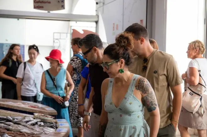 Mercado de peixes de Lagos e aula de culinária com vinho incluído
